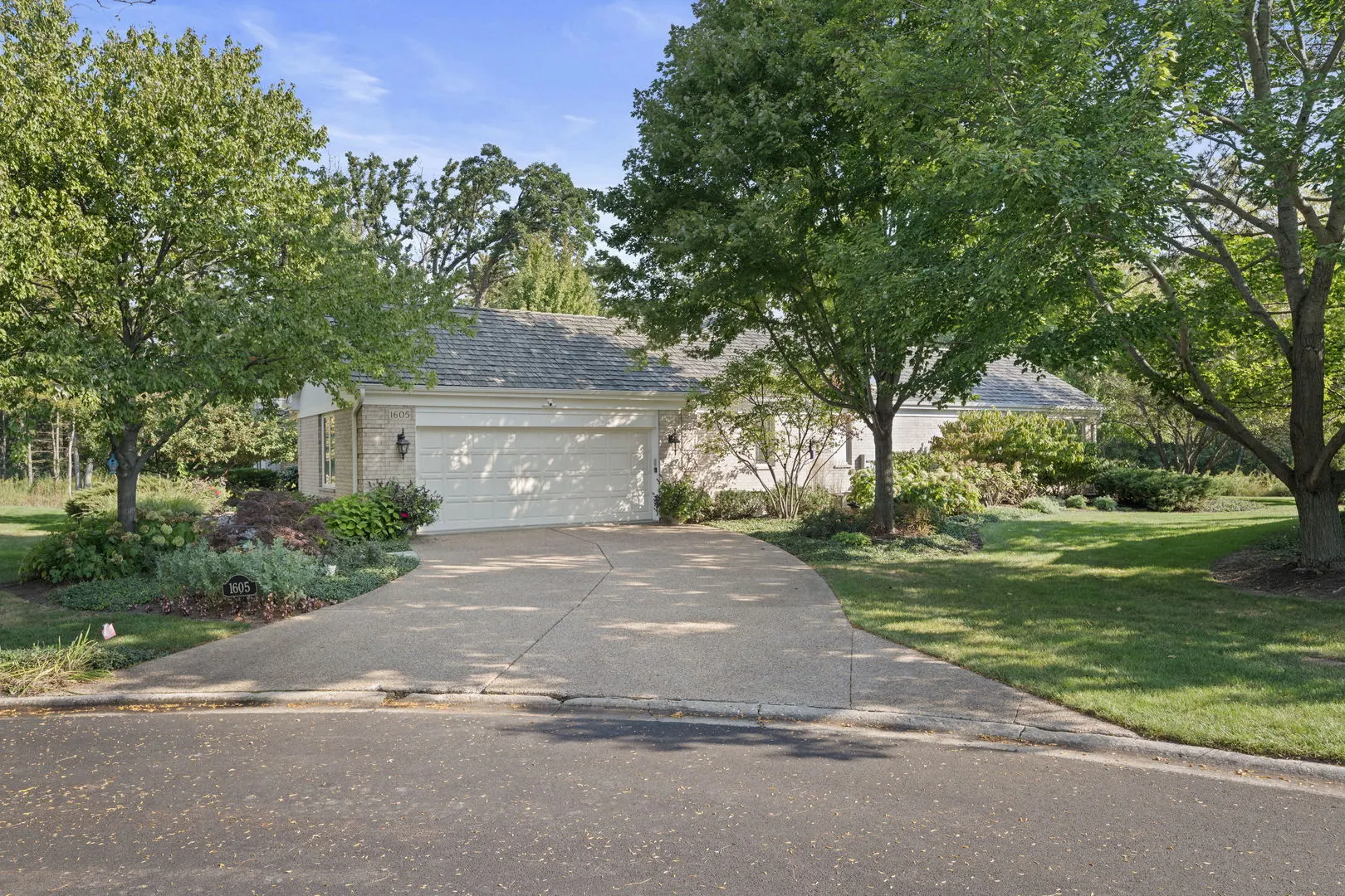 1605 Freesia Court IL