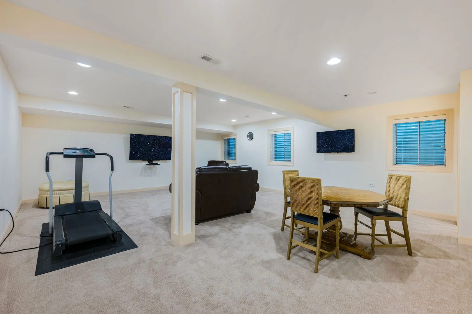 1605 Freesia Court IL