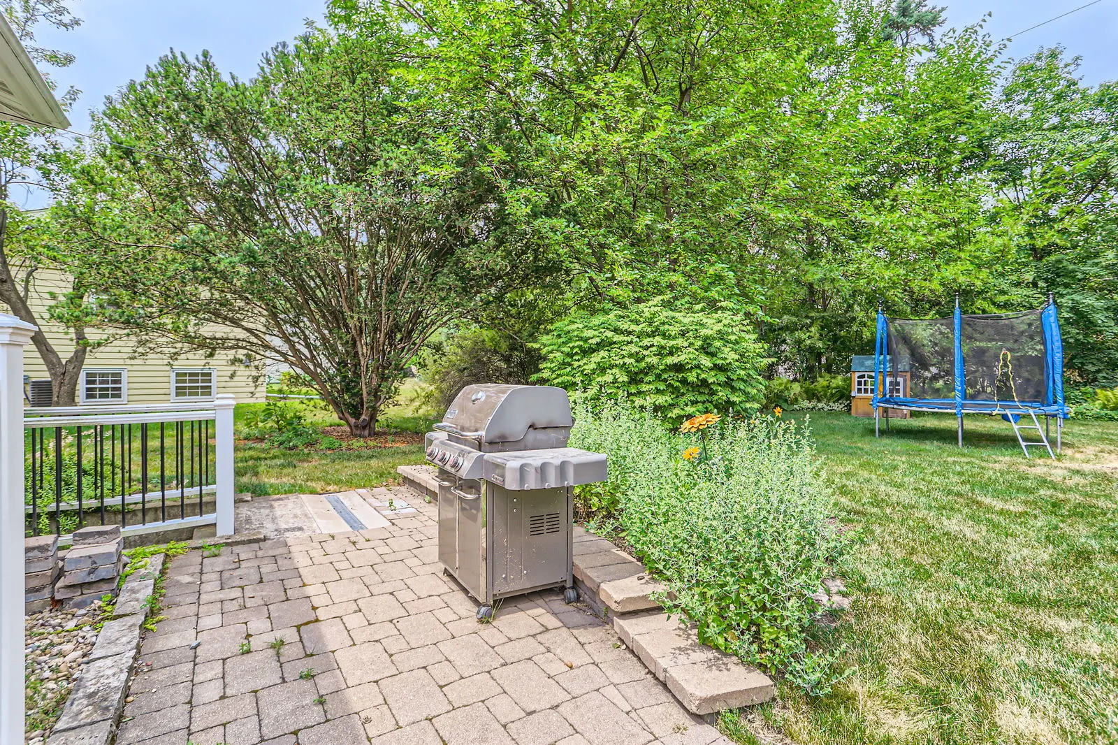 911 Lilac Lane IL