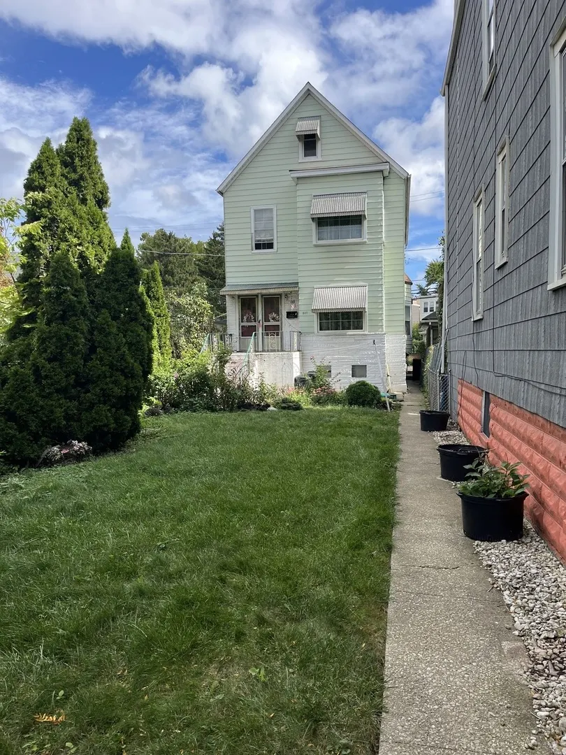 3037 N Central Park Avenue N IL