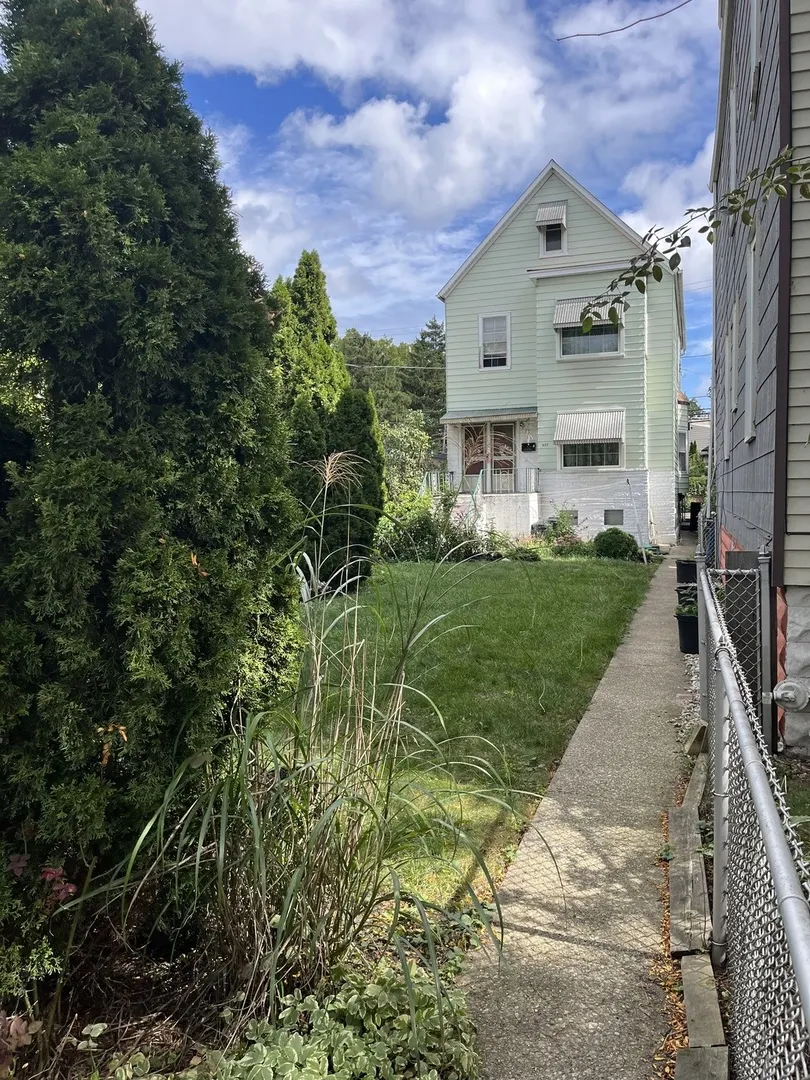 3037 N Central Park Avenue N IL