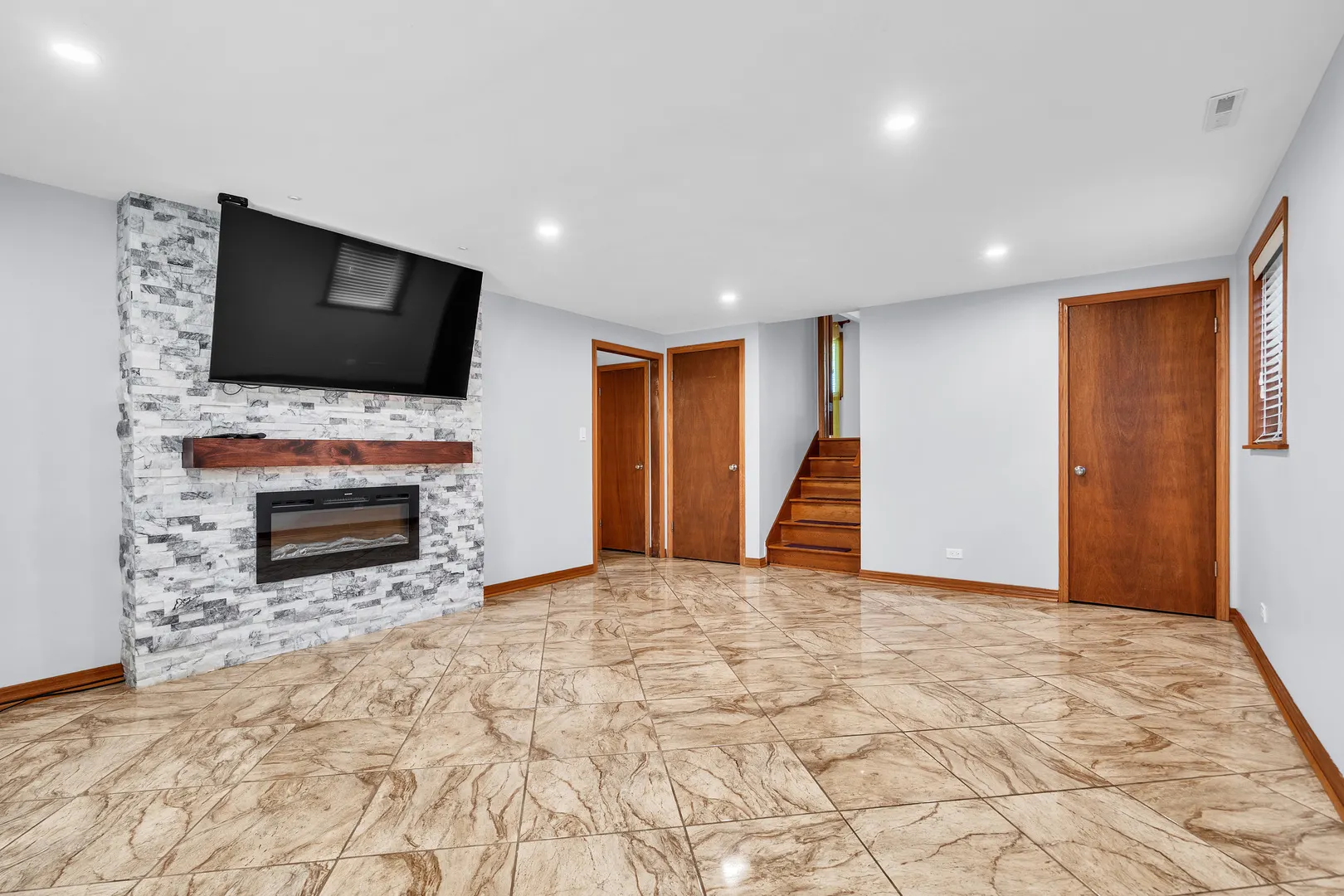 1665 S Elm Street IL