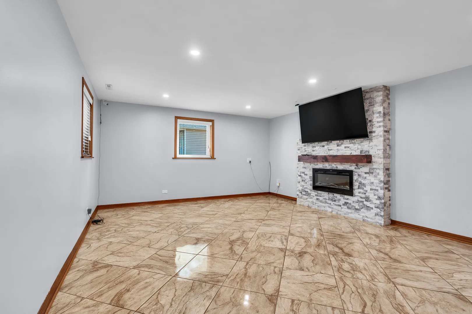 1665 S Elm Street IL