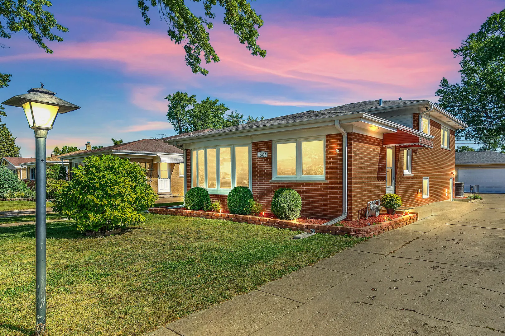 1665 S Elm Street IL