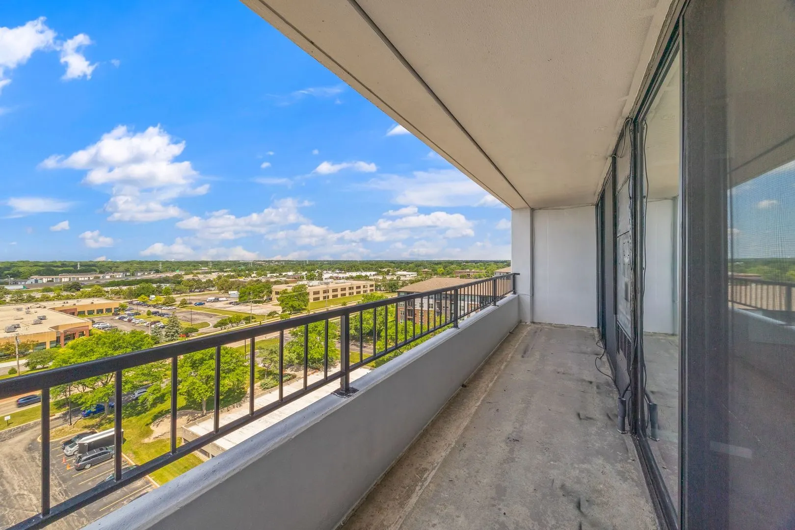 2005 S Finley Road 1204 IL