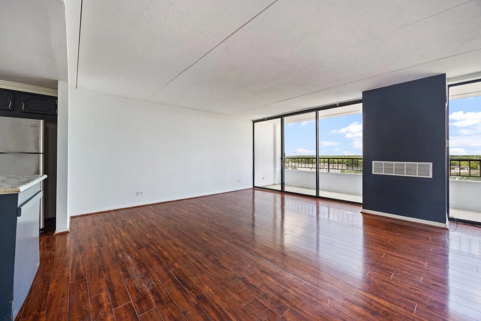 2005 S Finley Road 1204 IL
