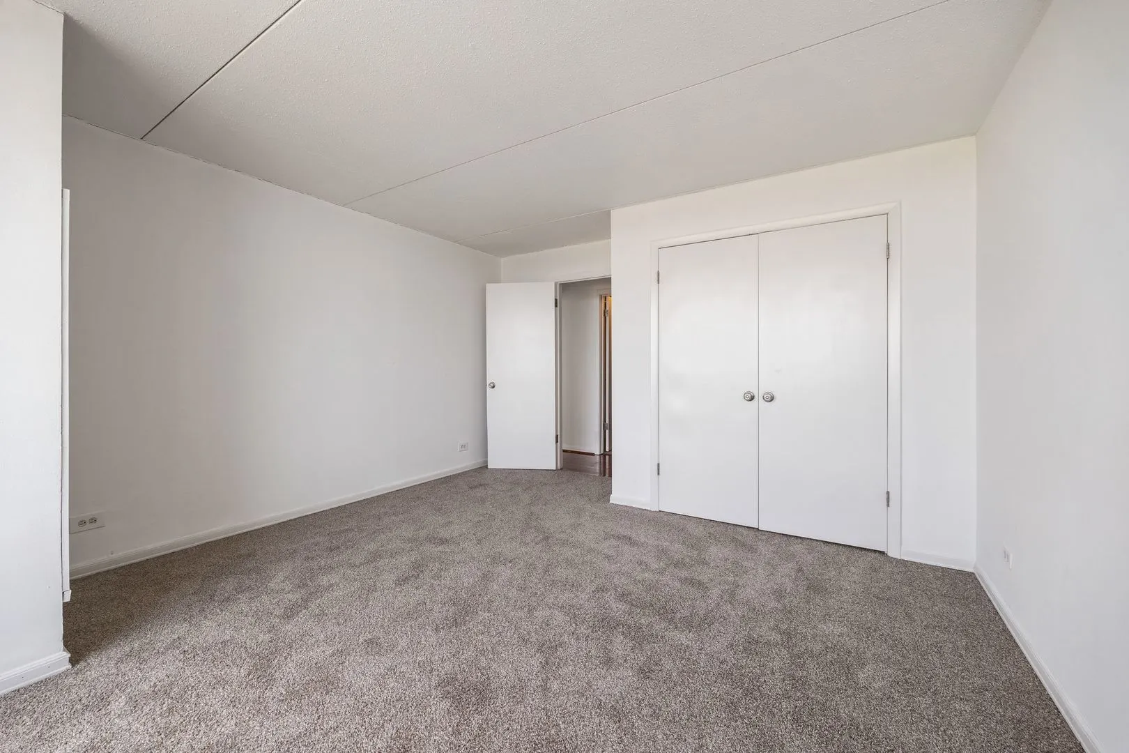 2005 S Finley Road 1204 IL