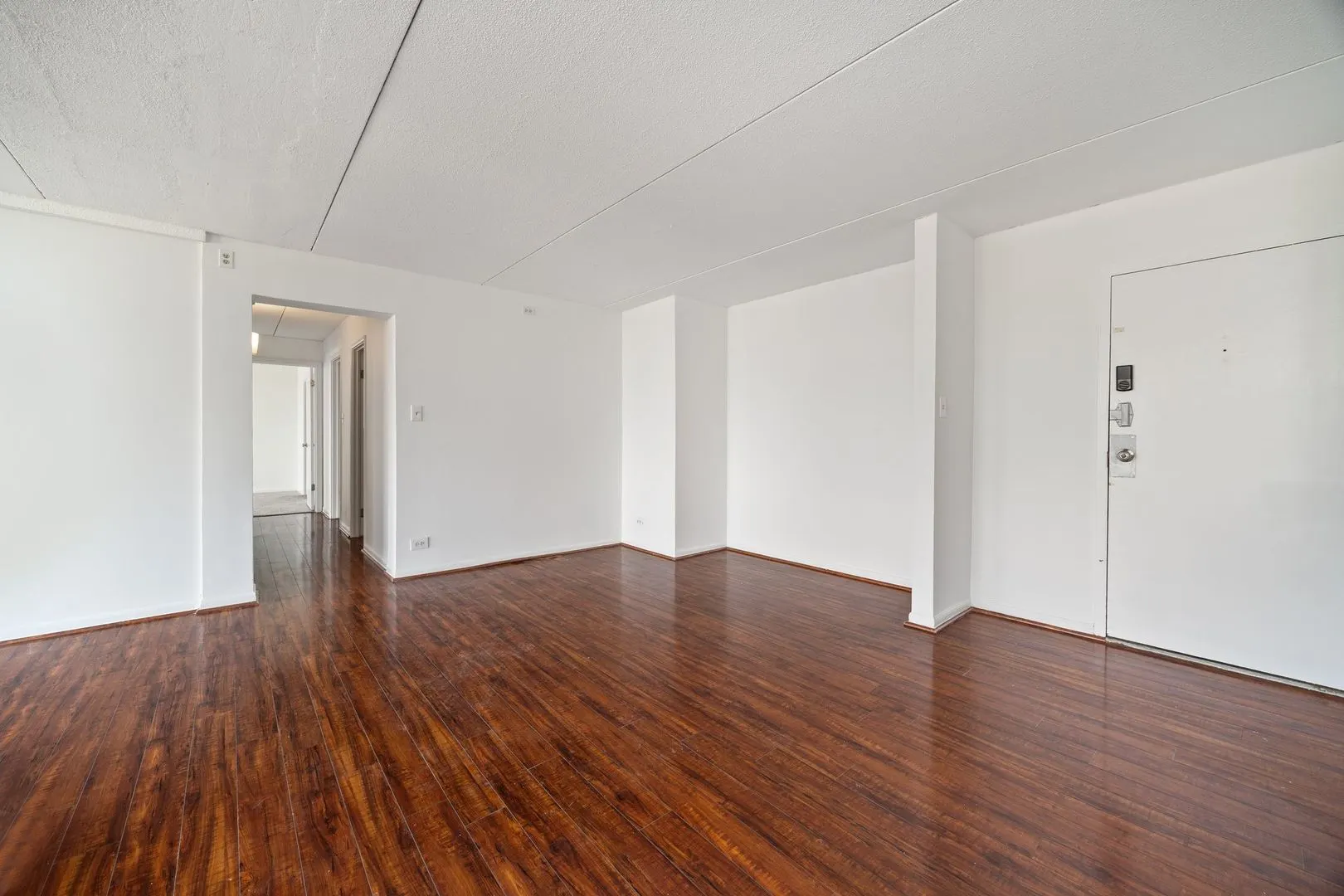 2005 S Finley Road 1204 IL