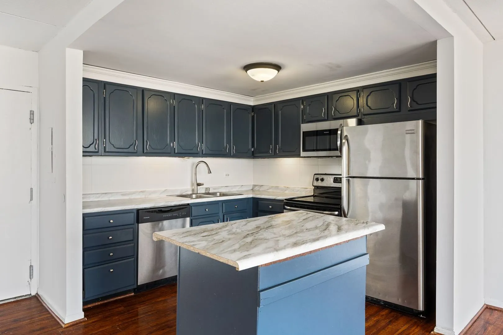 2005 S Finley Road 1204 IL