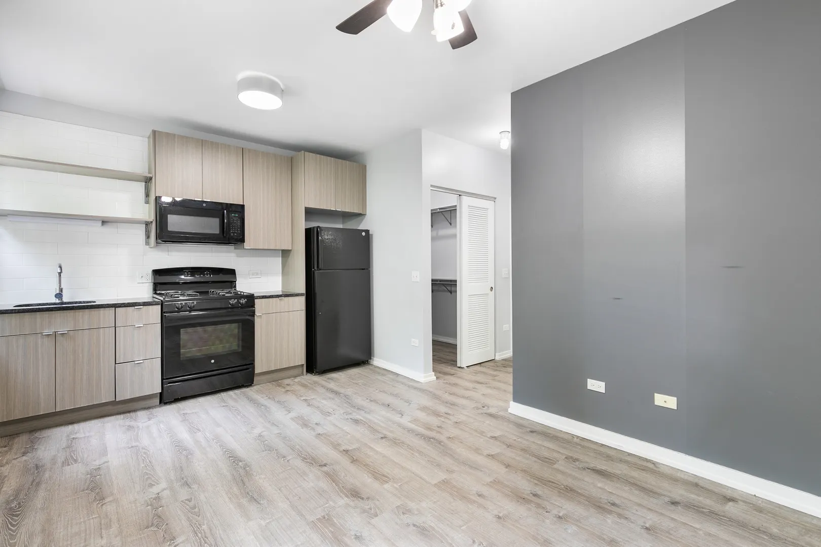 4875 N Magnolia Avenue 203 IL