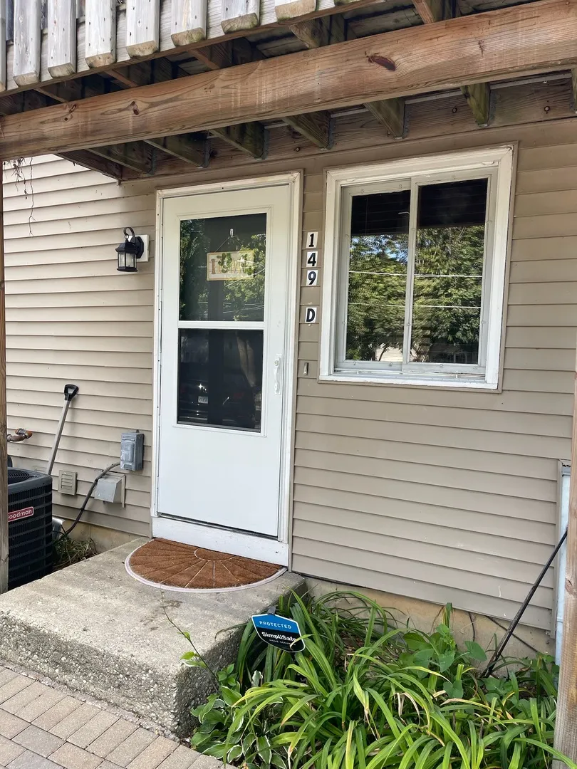149 Forest Avenue D IL