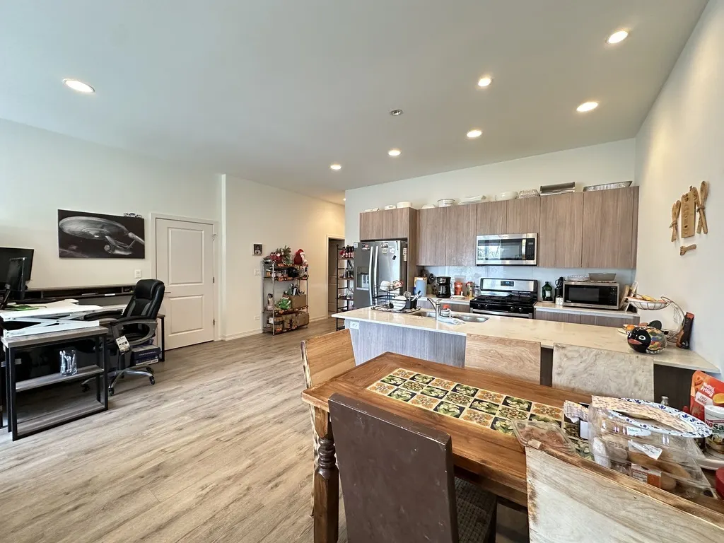 4119 N NARRAGANSETT Avenue 202 IL