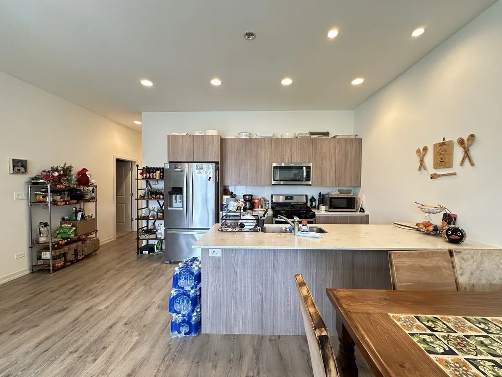4119 N NARRAGANSETT Avenue 202 IL