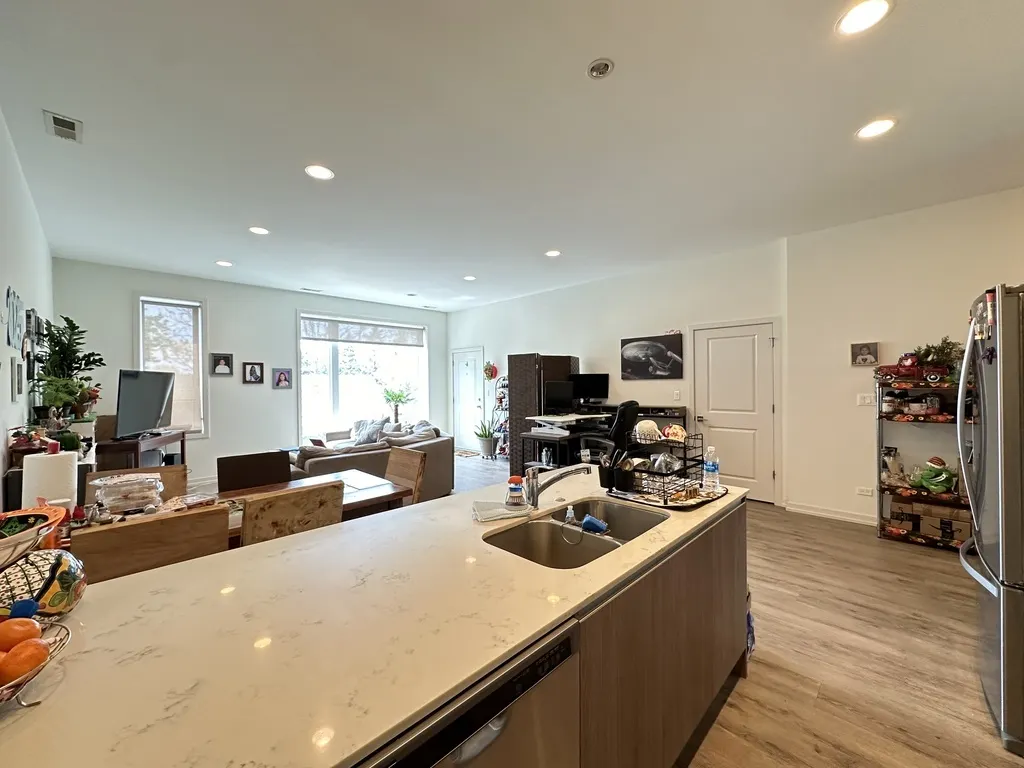 4119 N NARRAGANSETT Avenue 202 IL