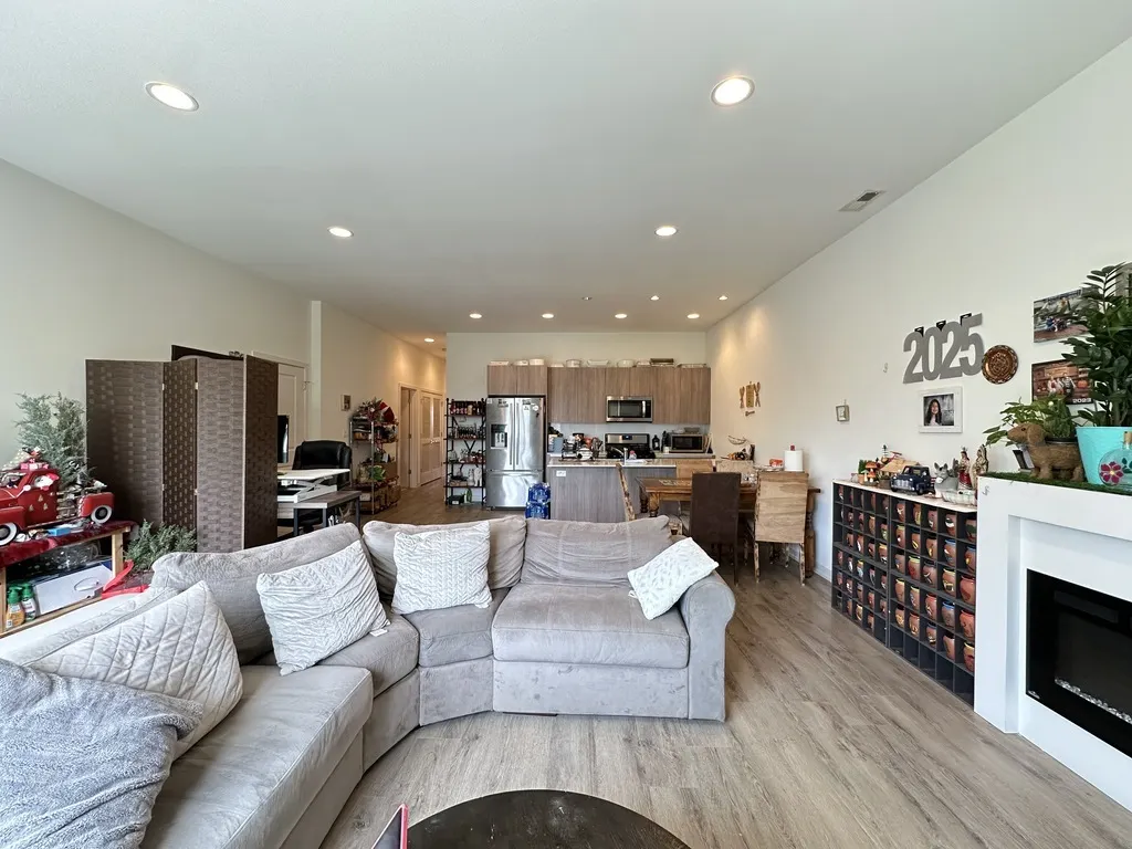 4119 N NARRAGANSETT Avenue 202 IL