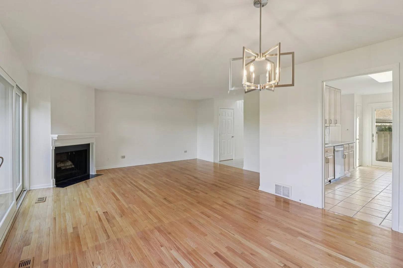 404 N SHORELINE Road 298 IL