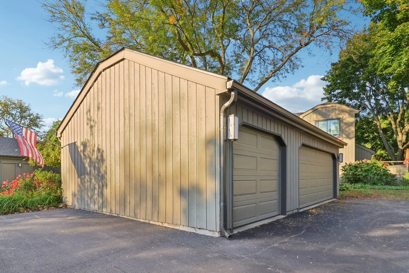404 N SHORELINE Road 298 IL