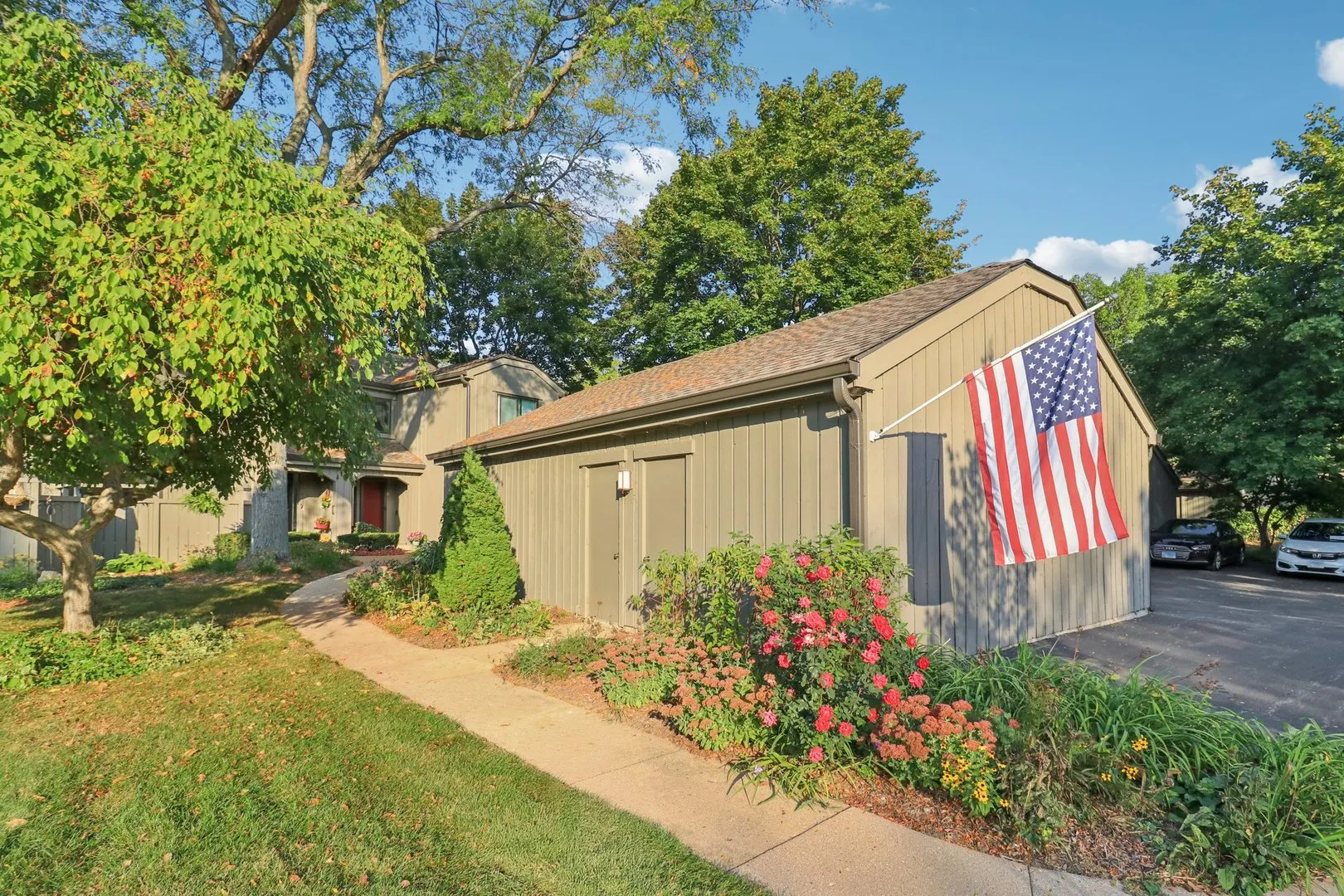 404 N SHORELINE Road 298 IL