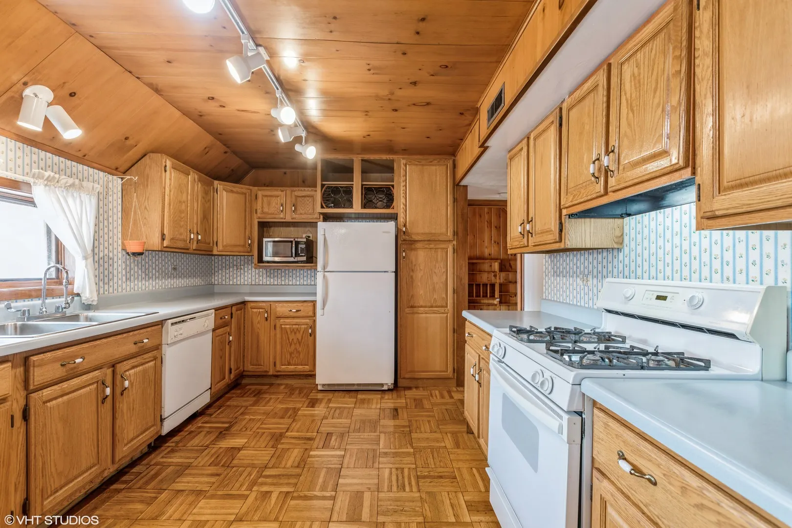 26 E Crystal Lake Avenue E B IL