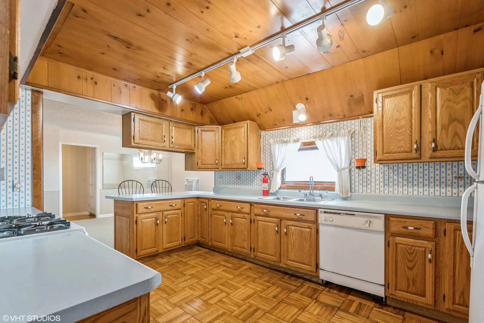 26 E Crystal Lake Avenue E B IL