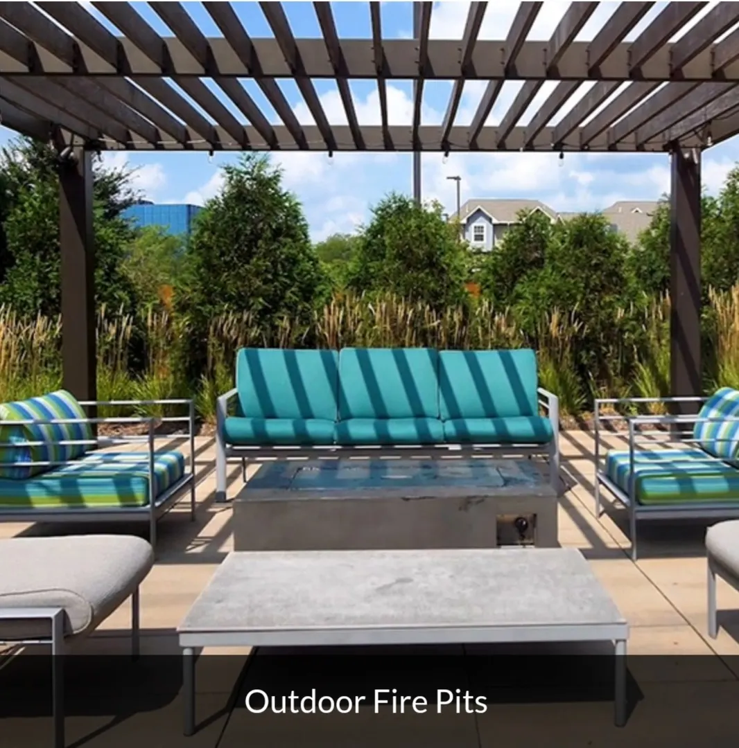 690 E Algonquin Road 3305 IL