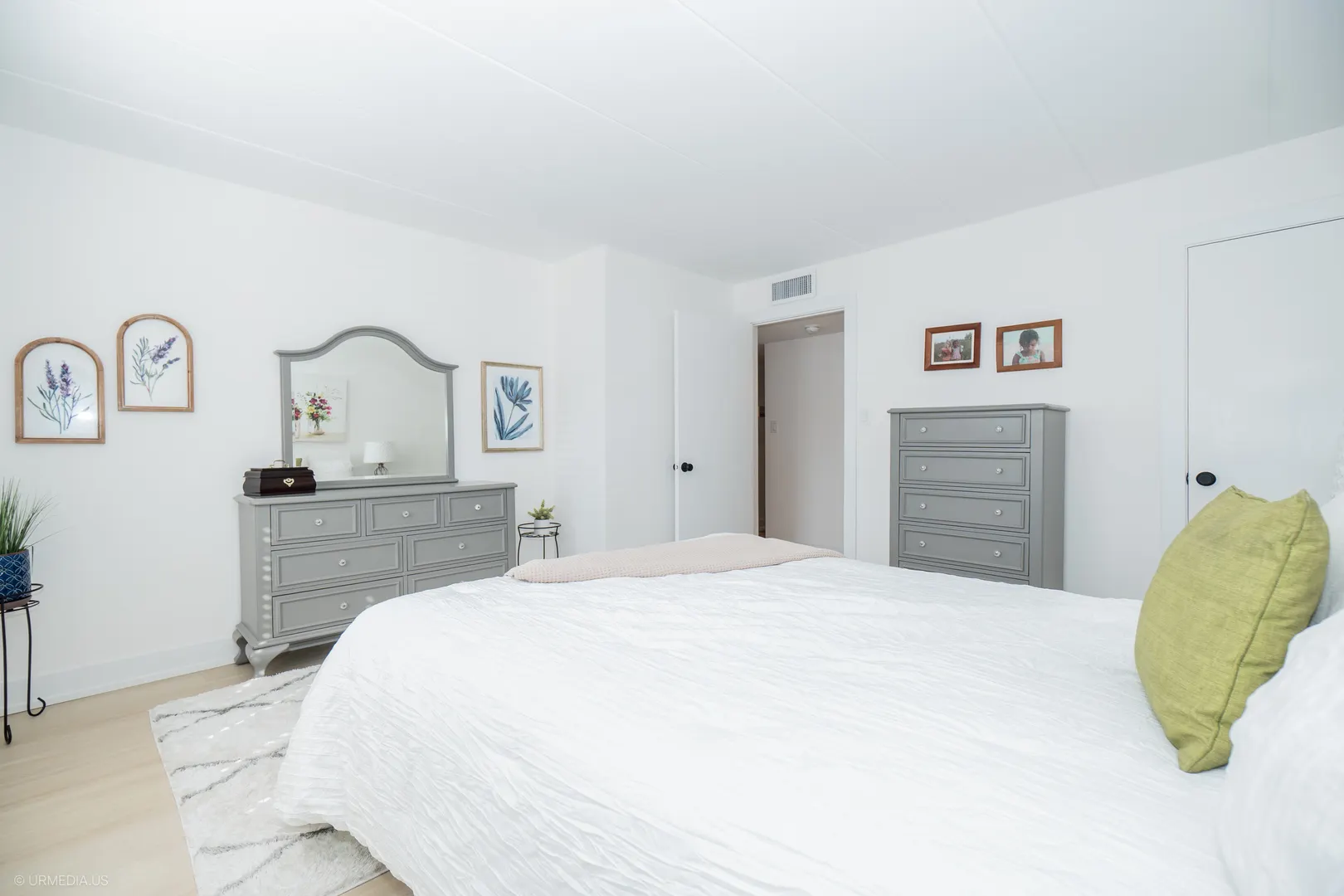 10 E Fountainview Lane 1B IL