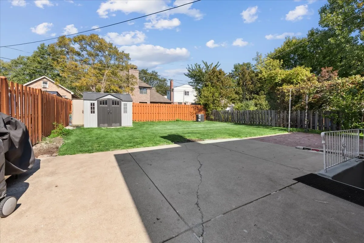 3836 W Estes Avenue IL