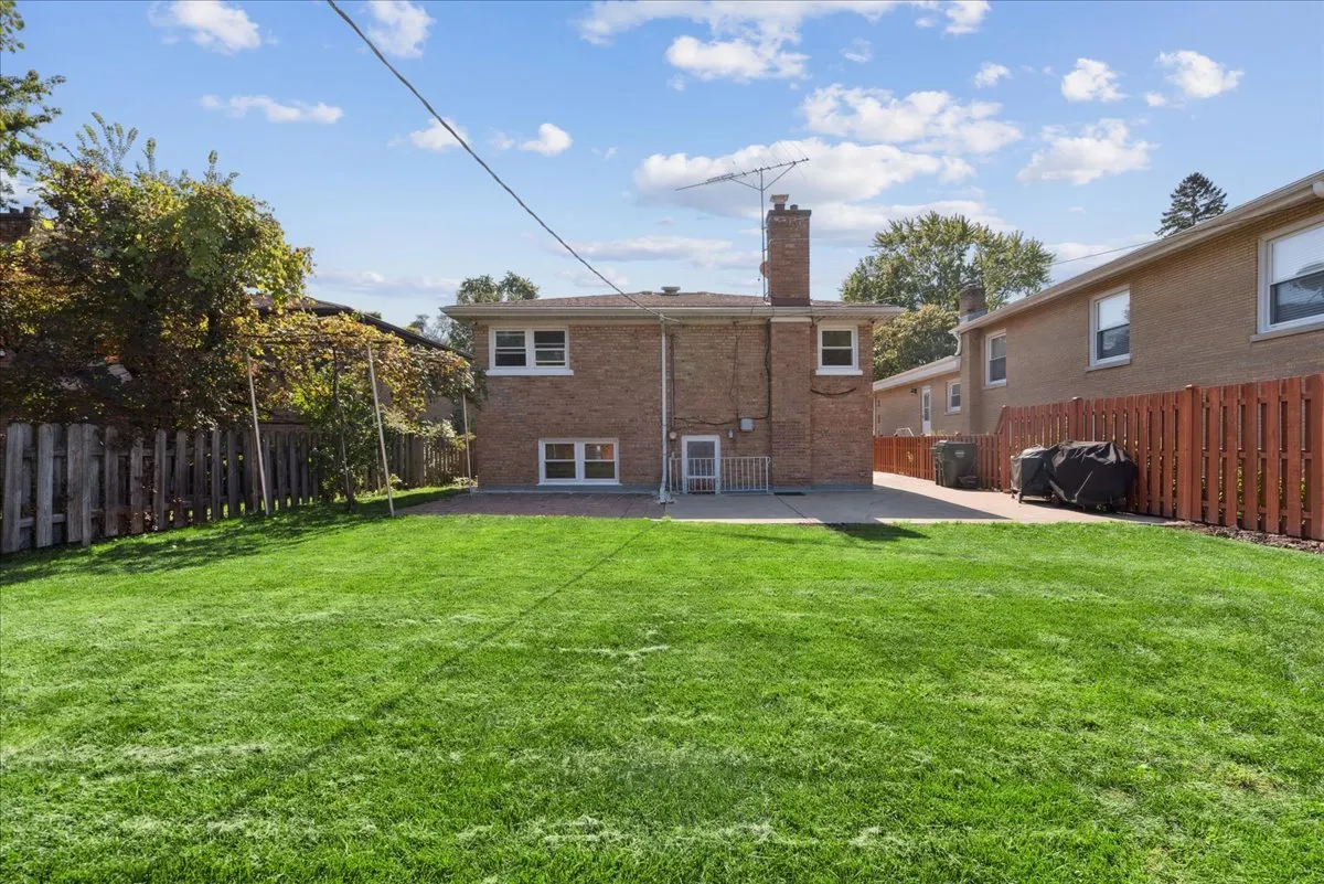 3836 W Estes Avenue IL