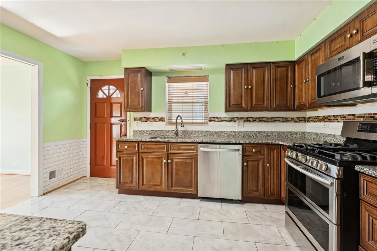 3836 W Estes Avenue IL