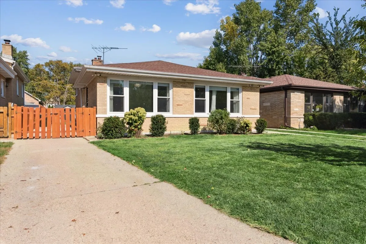 3836 W Estes Avenue IL