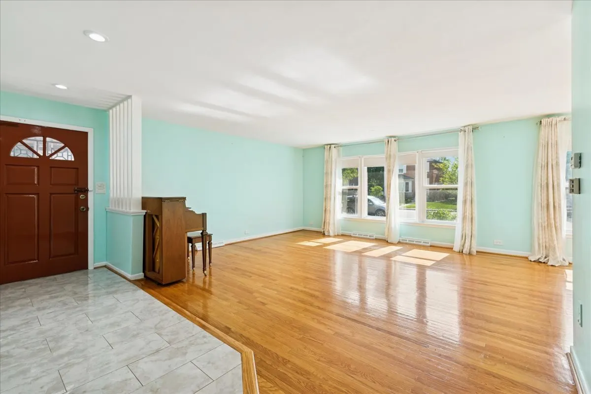 3836 W Estes Avenue IL