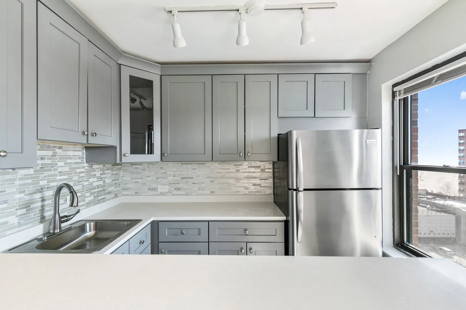 5858 N SHERIDAN Road 904 IL
