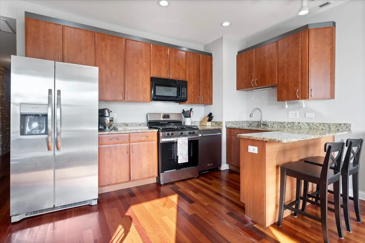 1152 N Kedzie Avenue 402 IL