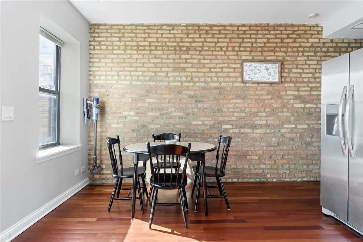 1152 N Kedzie Avenue 402 IL