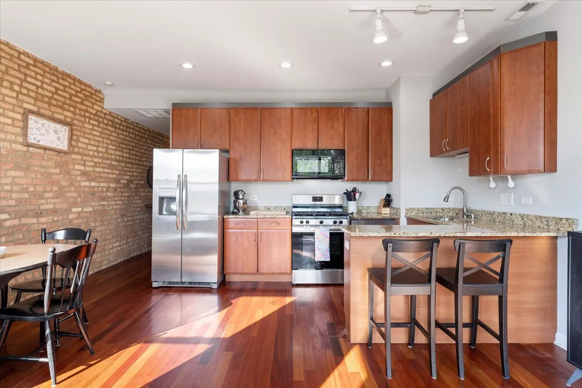 1152 N Kedzie Avenue 402 IL