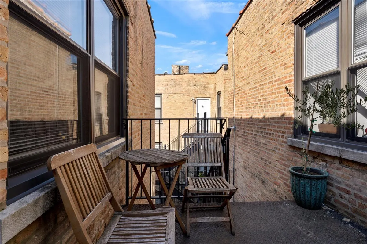 1152 N Kedzie Avenue 402 IL