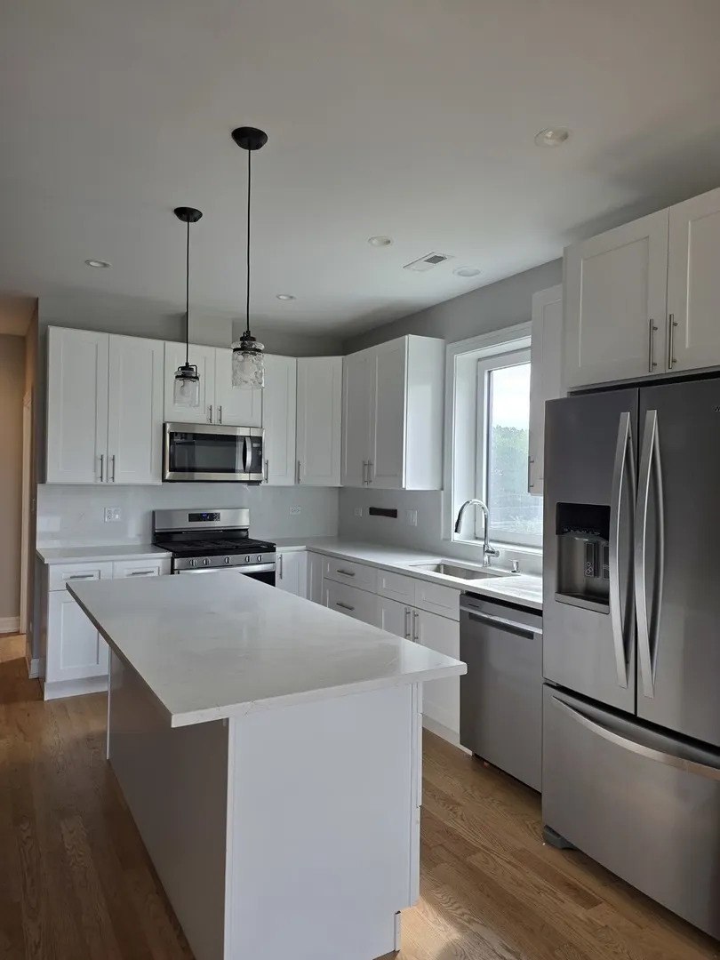 3759 S Lake Park Avenue 2 IL