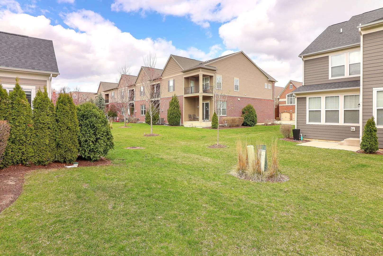 169 Waverly Court IL