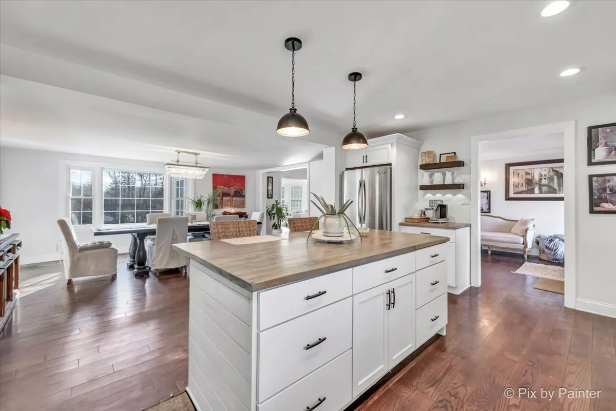 708 S Rose Farm Road IL