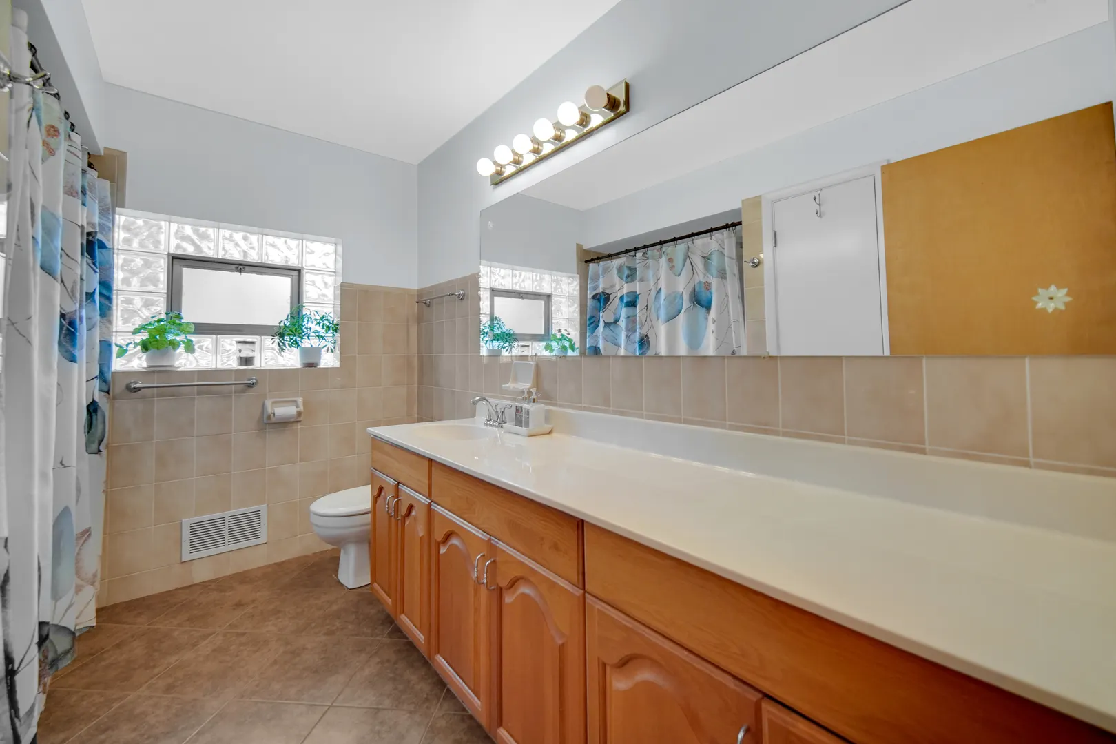 6840 W Evergreen Avenue IL