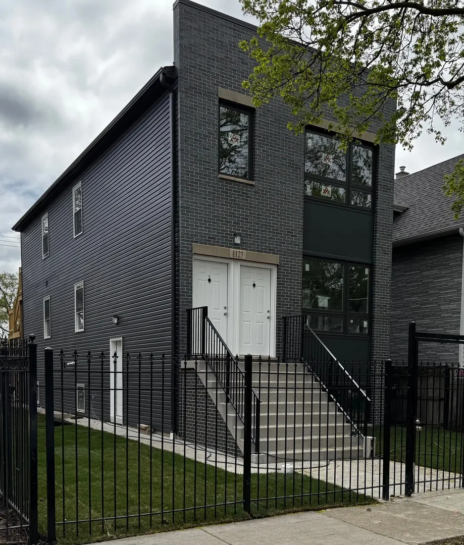 952 N Avers Avenue IL