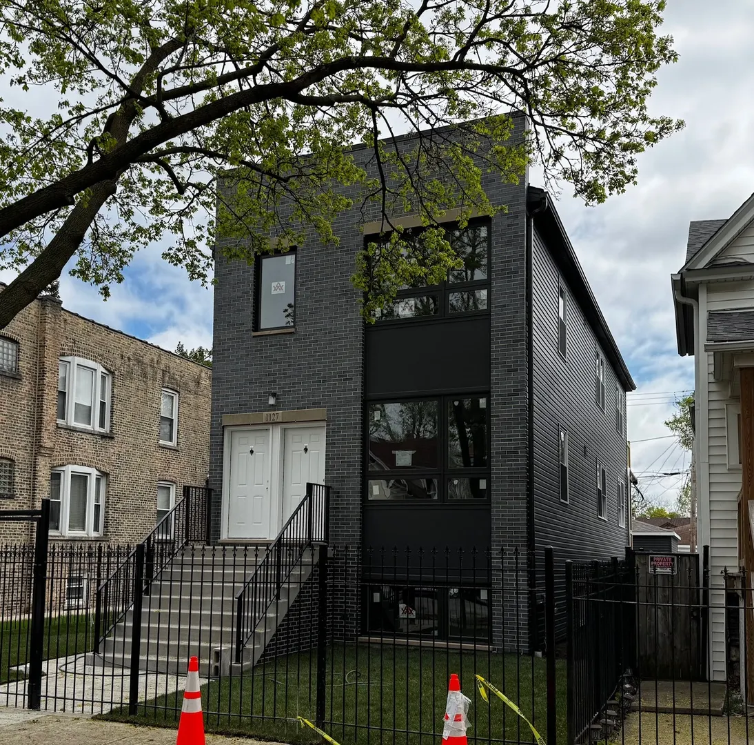 952 N Avers Avenue IL