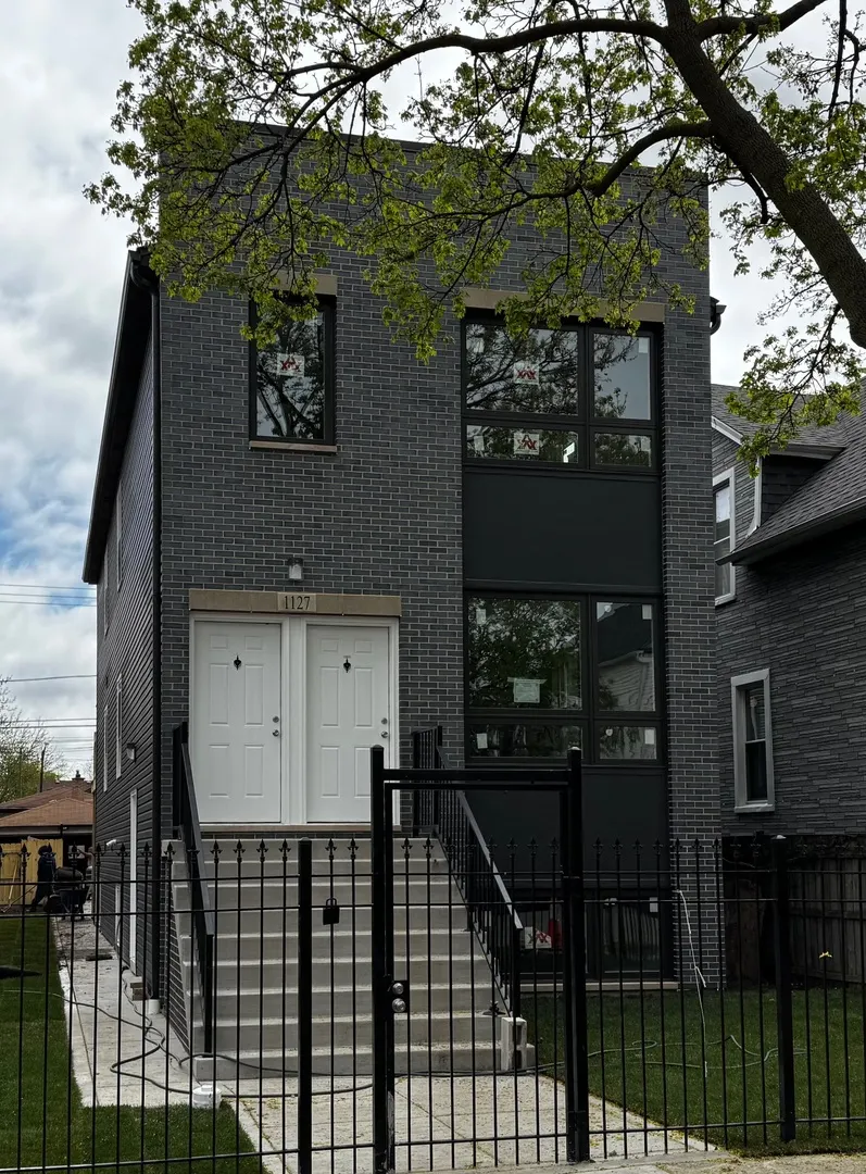 952 N Avers Avenue IL
