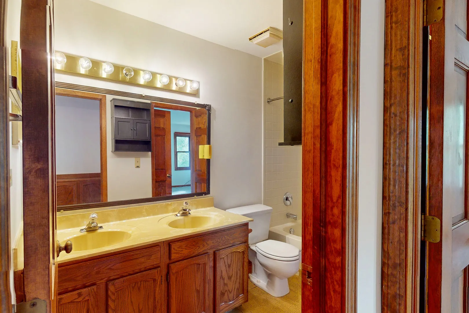 409 New York Lane IL