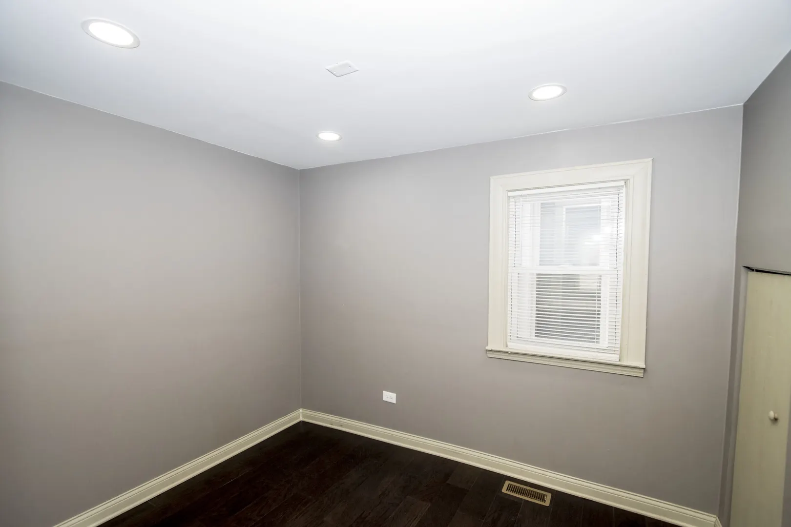 845 W 50th Place IL