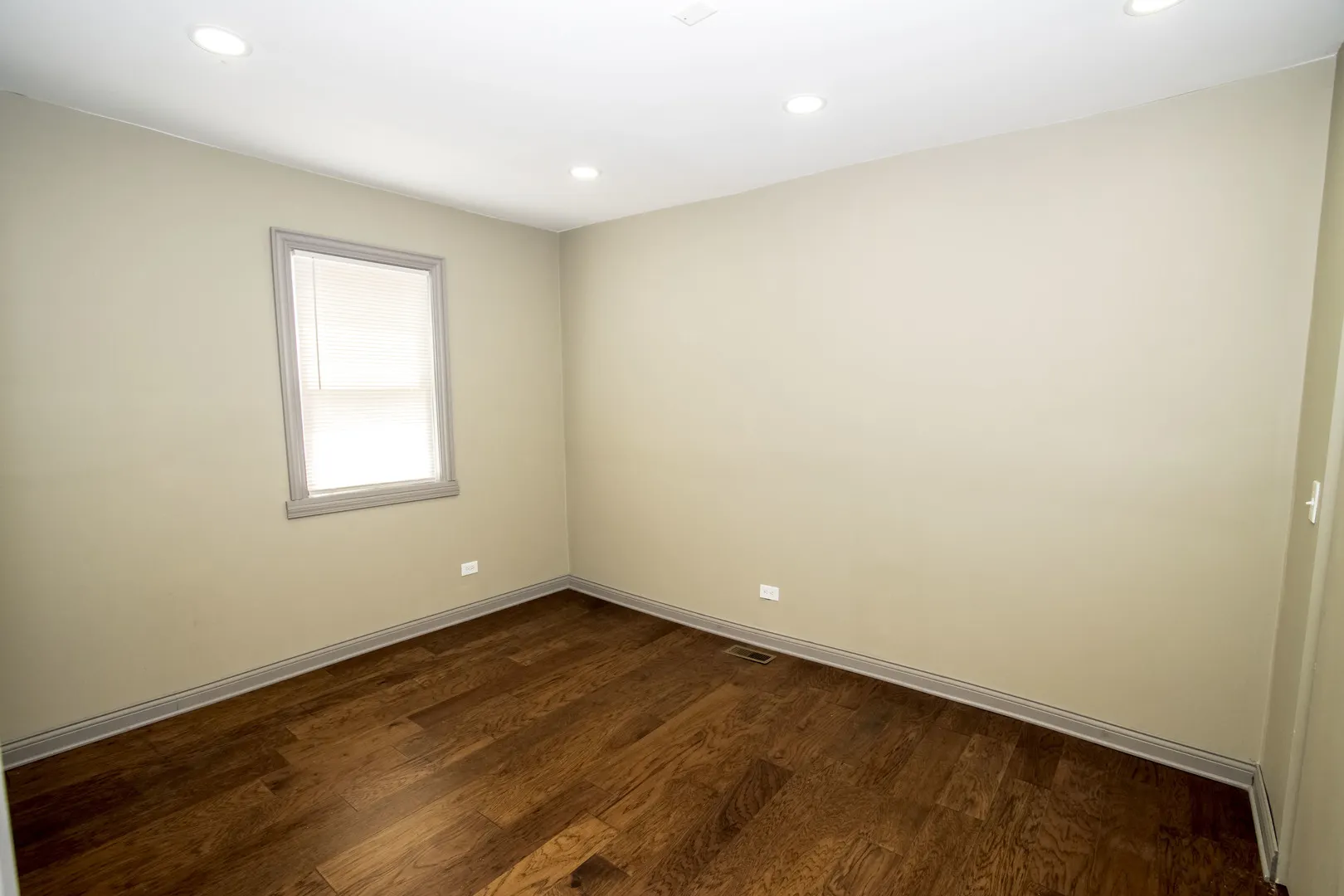 845 W 50th Place IL