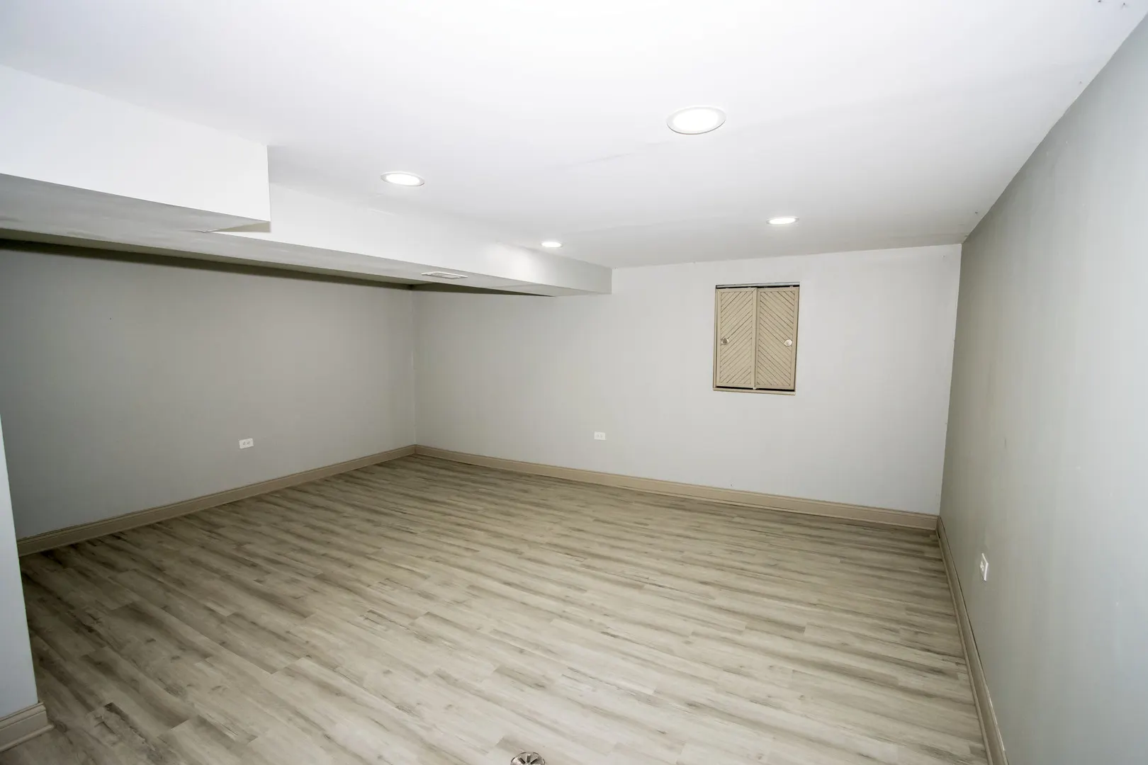 845 W 50th Place IL