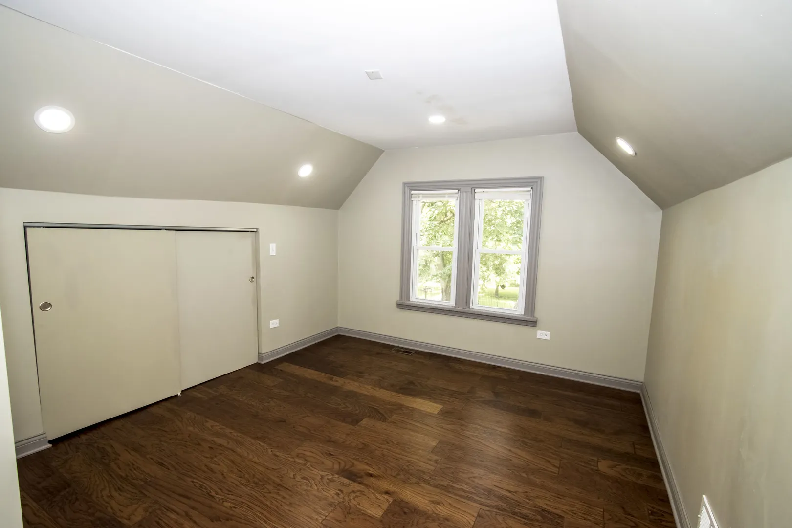 845 W 50th Place IL