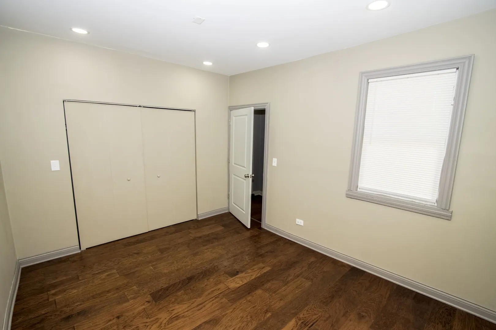 845 W 50th Place IL