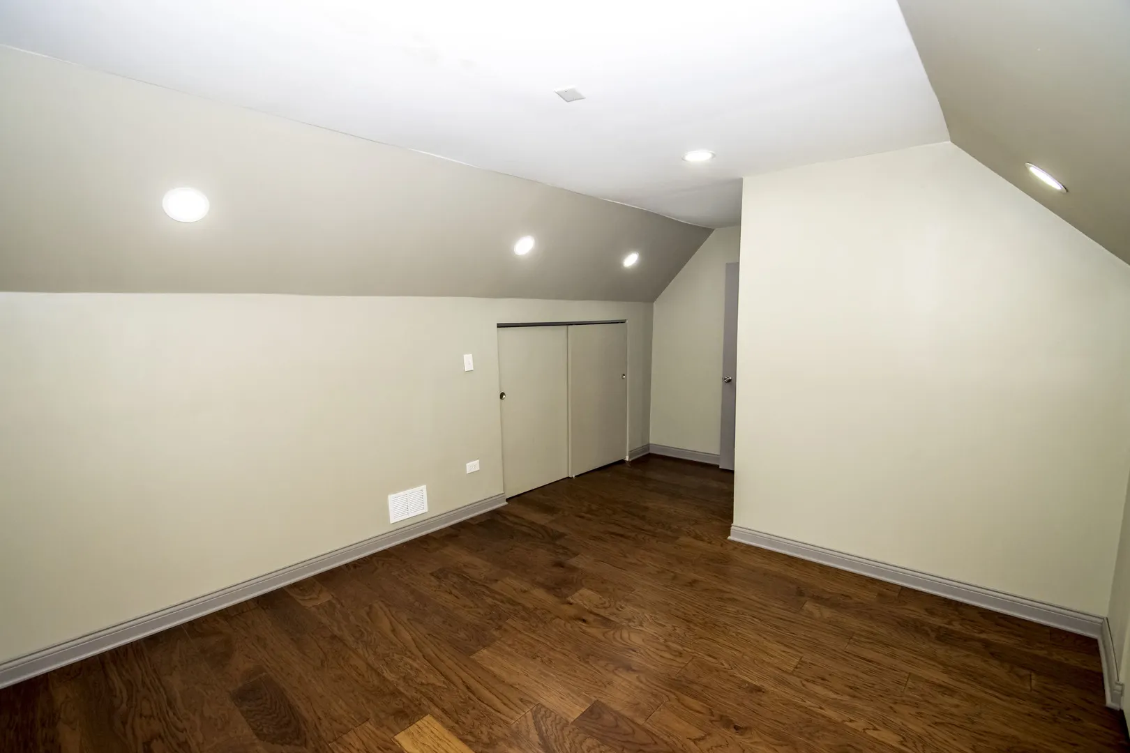845 W 50th Place IL